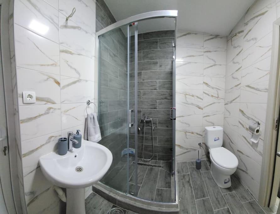 City Center Apt Wfree P Scopia Exterior foto